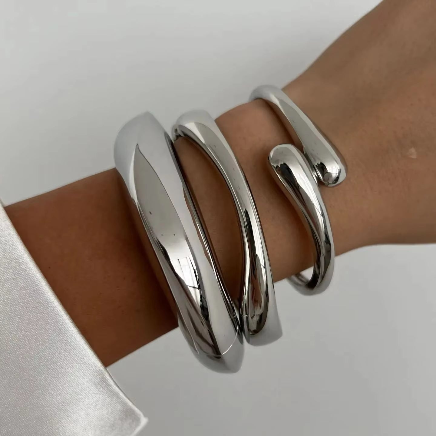 Vibecuff Retro Metal Bangles